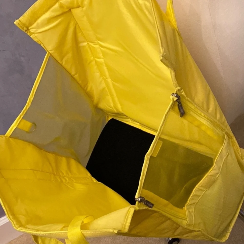 Cute Sunny Yellow Pet Carrier Breathable Lightweight Soft Texture Bottom Insert